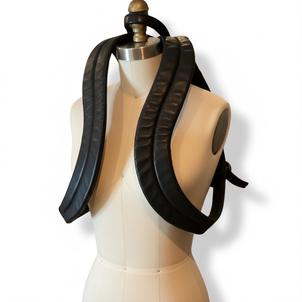 Dilana Black Leather Backpack Euc - image 2